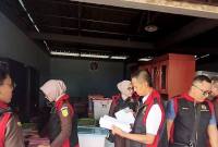 Tim penyidik Kejaksaan Tinggi Kalimantan Barat melakukan penggeledahan di Kantor Distrik Navigasi Kelas III Pontianak, Jalan Khatulistiwa Nomor 149, Kelurahan Siantan Hilir, Kecamatan Pontianak Utara, Kota Pontianak. (Foto: Humas Kejati Kalbar)