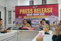 Kapolresta Banjarmasin Kombes Pol Cuncun Kurniad (kiri)i didampangi Waka Polresta AKBP Arwin Amrih W, SuarIndonesia/YI)