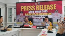 Kapolresta Banjarmasin Kombes Pol Cuncun Kurniad (kiri)i didampangi Waka Polresta AKBP Arwin Amrih W, SuarIndonesia/YI)