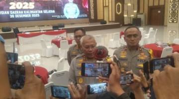 Kapolda Kalsel, Irjen Rosyanto Yudha Hermawan saat  rilis akhir tahun di Mapolda Banjarbaru, Selasa (30/12/2025). (SuarIndonesia/ZI)