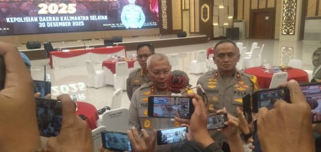 Kapolda Kalsel, Irjen Rosyanto Yudha Hermawan saat  rilis akhir tahun di Mapolda Banjarbaru, Selasa (30/12/2025). (SuarIndonesia/ZI)