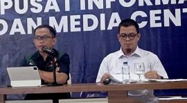 
Abdul Muhari (kiri), Kepala Pusat Data Informasi dan Komunikasi Kebencanaan BNPB. (ANTARA/M Haris SA)