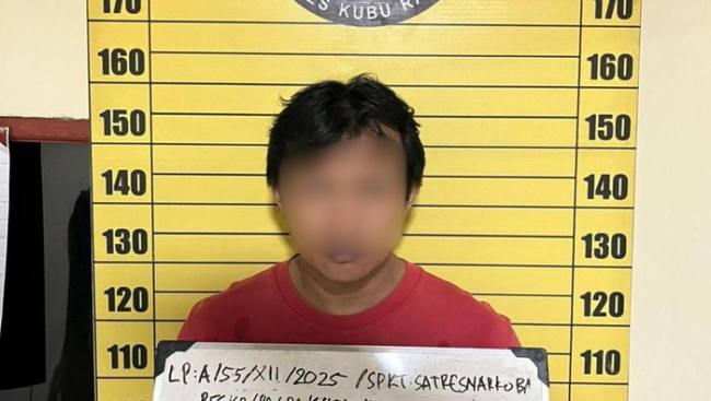BJ, mantan pembalap motor nasional Kalbar ditangkap karena kirim sabu ke Bandung. (Foto: Dok Polres Kubu Raya)