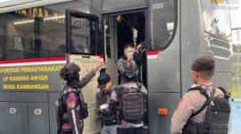 Dua napi Palangka Raya dipindah ke Nusakambangan. (Foto: Dok Kanwil Ditjenpas Kalteng)
