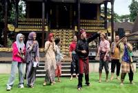 Dinas Pendidikan dan Kebudayaan Kalimantan Selatan berupaya melestarian sekaligus mempromosikan Warisan Budaya Takbenda Kalimantan Selatan kepada masyarakat luas, melalui pergelaran Teater Tradisi Japin Carita di Taman Mini Indonesia Indah (TMII) Jakarta. (Foto: Dok Pemprov Kalsel)