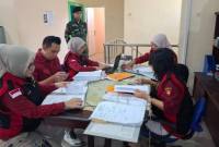 Tim Penyidik Kejati Kalbar menggeledah Kantor Perusda Aneka Usaha. (Foto: Ddok Penkum Kejati Kalbar)