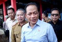 Menteri Lingkungan Hidup Republik Indonesia, Hanif Faisol Nurofiq (baju putih depan). (Foto: Dok Pemprov Kalsel)