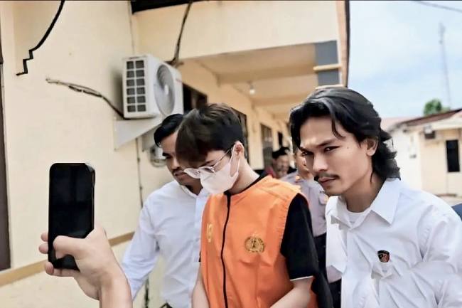 Tersangka pelaku pemeran video asusila MF (24) saat diamankan Satreskrim Polres Balangan, Senin (22/12/2025). (Foto: Istimewa)