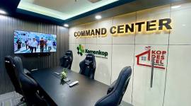 Suasana ruang command center di Kantor Kementerian Koperasi, Jakarta, Senin (15/12/2025). (ANTARA/Shofi Ayudiana)