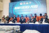 Direktorat Tindak Pidana Siber (Dittipidsiber) Bareskrim Polri menunjukkan foto para tersangka kasus pendirian perusahaan fiktif untuk uang hasil judol di Gedung Bareskrim Polri, Jakarta, Rabu (7/1/2026). (Foto: ANTARA/Nadia Putri R)