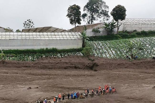 Bencana tanah longsor terjadi di Desa Pasirlangu, Kecamatan Cisarua, Bandung Barat, Jawa Barat. (Foto: Humas Kementerian ESDM)