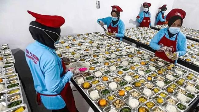 
Foto Ilustrasi - SPPG harus diperkuat agar target MBG di tahun 2026 bisa terealisasi. (Foto: Istimewa)