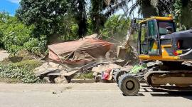 Pembongkaran salah satu bangunan liar atau tanpa izin di wilayah IKN. (Foto: Dok Humas OIKN)