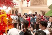 Menteri Agama Nasaruddin Umar tampak menyaksikan atraksi barongsai dalam event Discover Timeless Harmony Explore Singkawang di Hotel Borobudur Jakarta, Jumat (23/1/2026). (Foto: Dok Humas Pemkot Singkawang)