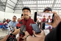 Menteri Sosial Saifullah Yusuf memberikan keterangan terkait Program Sekolah Rakyar selepas meninjau persiapan acara peresmian 166 Sekolah Rakyat rintisan yang akan digelar terpusat di Banjarbaru, Kalimantan Selatan, Minggu (11/1/2026). (Foto: Antara/M Riezko Bima EP)