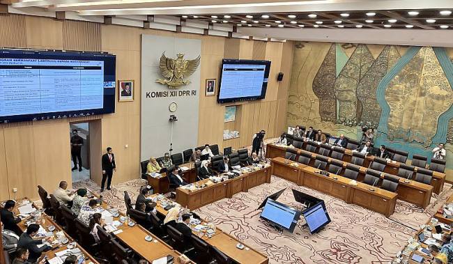 Rapat Dengar Pendapat (RDP) Badan Pengatur Hilir Minyak dan Gas Bumi (BPH Migas) dengan Komisi XII di Kompleks Parlemen, Jakarta, Selasa (27/1/2026). (Foto: Antara/Putu Indah S)