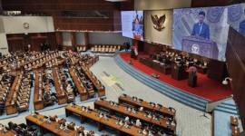 Ketua Komisi III DPR RI Habiburokhman saat menyampaikan laporan Percepatan Reformasi Polri dalam rapat paripurna di kompleks parlemen, Jakarta, Selasa (27/1/2026). (Foto: Antara/Bagus A Rizaldi)