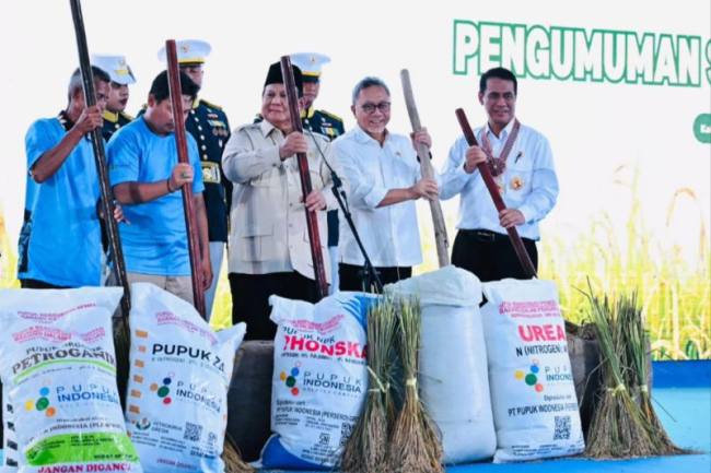Presiden Prabowo Subianto menghadiri Panen Raya di Desa Kertamukti, Kabupaten Karawang, Jawa Barat, Rabu (7/1/2026). (Foto: Instagram @Sekretariat.kabinet)