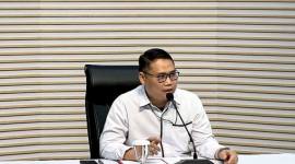 Pelaksana tugas Deputi Penindakan dan Eksekusi Komisi Pemberantasan Korupsi Asep Guntur Rahayu memberikan keterangan di Gedung Merah Putih KPK Jakarta, Minggu (11/1/2026). (ANTARA/Rio Feisal)