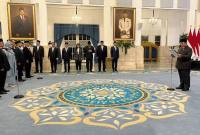 Presiden Prabowo Subianto (kanan) melantik delapan anggota Dewan Energi Nasional dari unsur pemangku kepentingan periode 2026-2030 di Istana Negara, Jakarta, Rabu (28/1/2026). (Foto: Antara/Genta Tenri M)