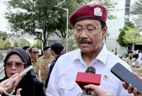 
Menteri Sosial (Mensos) RI Saifullah Yusuf memberikan keterangan setelah mendampingi Presiden Prabowo Subianto meresmikan operasional 166 Sekolah Rakyat di Banjarbaru, Kalimantan Selatan, Senin (12/1/2026). (Foto: Antara/Tumpal Andani A)