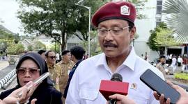 
Menteri Sosial (Mensos) RI Saifullah Yusuf memberikan keterangan setelah mendampingi Presiden Prabowo Subianto meresmikan operasional 166 Sekolah Rakyat di Banjarbaru, Kalimantan Selatan, Senin (12/1/2026). (Foto: Antara/Tumpal Andani A)