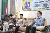 Dirut Bank Kalsel H Fachruddin saat mendamping Ketua DPRD Provinsi Kalimantan Selatan H Supian HK mensosialisasikan atau Penyebarluasan Program Pembentukan Peraturan Daerah (Propemperda), Rancangan Peraturan Daerah (Raperda), Peraturan Daerah (Perda), serta Peraturan Perundang-undangan (Sosper) tentang Perda Nomor 11 Tahun 2017 mengenai Perusahaan Penjamin Kredit Daerah Kalimantan Selatan. (Foto: HumasDPRDKalsel)