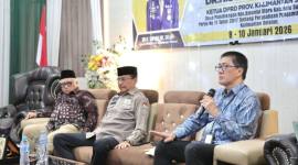 Dirut Bank Kalsel H Fachruddin saat mendamping Ketua DPRD Provinsi Kalimantan Selatan H Supian HK mensosialisasikan atau Penyebarluasan Program Pembentukan Peraturan Daerah (Propemperda), Rancangan Peraturan Daerah (Raperda), Peraturan Daerah (Perda), serta Peraturan Perundang-undangan (Sosper) tentang Perda Nomor 11 Tahun 2017 mengenai Perusahaan Penjamin Kredit Daerah Kalimantan Selatan. (Foto: HumasDPRDKalsel)