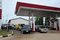 Sejumlah kendaraan bermotor melakukan pengisian bahan bakar pada salah satu SPBU yang ada di Kota Pontianak. (Foto: Antara/Rendra Oxtora)