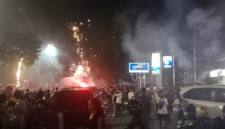 Petasan dan kembang  di Banjarmasin masih semarak mewarnai malam Tahun Baru -2025-2026, Kamis (1/1/2026) dinihari meski pihak  Walikota  telah melarang. (SuarIndonesia/DO)