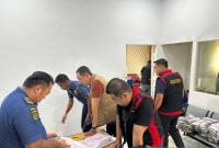 Tim Penyidik Kejaksaan Tinggi Kalimantan Barat (Kejati Kalbar) kembali melanjutkan penggeledahan di Kantor Kesyahbandaran dan Otoritas Pelabuhan (KSOP) Ketapang, Selasa (6/1/2026).(Foto: Humas Kejati Kalbar)