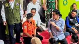 Wakil Presiden RI, Gibran Rakabuming Raka meninjau kondisi banjir di Desa Sungai Tabuk Keramat, Kecamatan Sungai Tabuk, Kabupaten Banjar, Provinsi Kalimantan Selatan, Kamis (8/1/2026) (SuarIndonesia/RW).