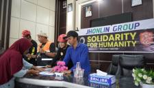 Jhonlin Group menyalurkan bantuan kemanusiaan senilai Rp 1 miliar bagi masyarakat terdampak banjir di Kabupaten Banjar, Kalimantan Selatan, Selasa (13/1/2026) (SuarIndonesia/Ist)