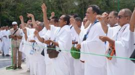 Seluruh jemaah mengikuti kegiatan Pembekalan dan Praktik Manasik Mandiri Massal yang digelar di halaman Expo Tugu Maritam, Kecamatan Paringin Selatan, Rabu (14/1/2026) (SuarIndonesia/Adv)