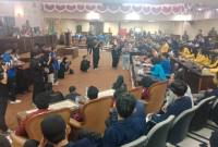 Gelombang protes mahasiswa dari berbagai kampus yang tergabung dalam Badan Eksekutif Mahasiswa (BEM) menyambangi Gedung DPRD Kalimantan Selatan (Kalsel), Kamis (15/1/2026) sore (SuarIndonesia/H<)