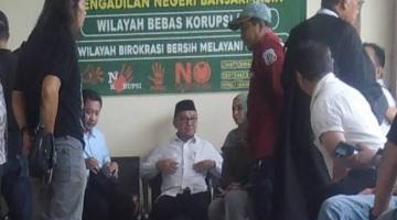 Anang Syakhfiani, mantan Bupati Tabalong, usai persidangan di Pengadilan Tipikor Banjarmasin, Kamis (22/1/2026)   (SuarIndonesia/ZI)