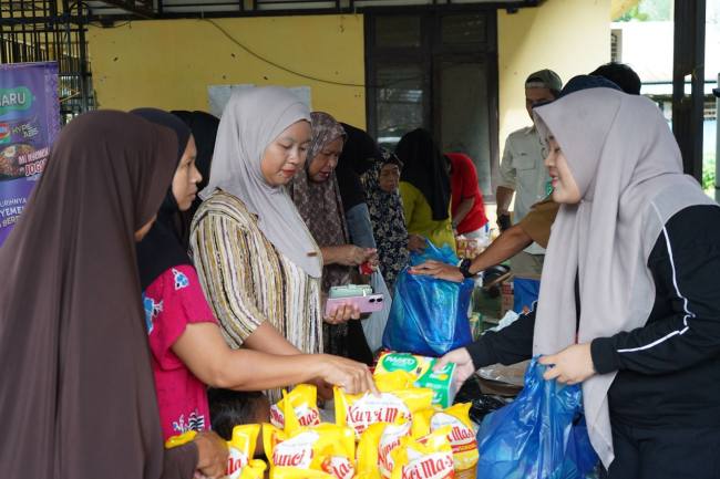 Dinas Perindustrian dan Perdagangan (Disperindag) Kabupaten Balangan menggelar pasar murah di Desa Sikontan, Kecamatan Awayan, Selasa (20/1/2026). (SuarIndonesia/Adv)
