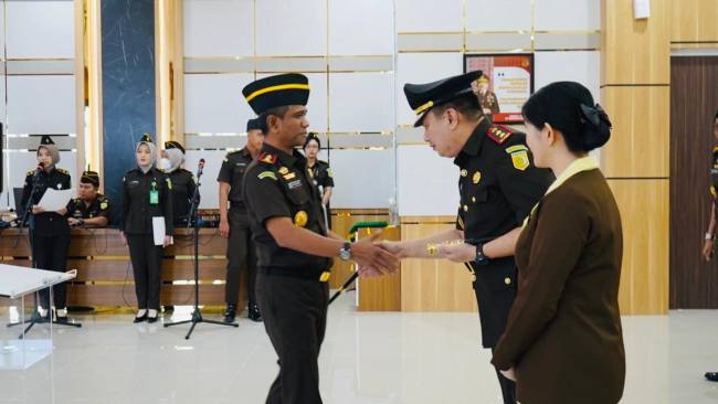 Pengambilan sumpah serta pelantikan berlangsung di Aula ST Burhanuddin Kejati Kalimantan Selatan (Kalsel) di Banjarbaru, Kamis (22/1/2026) (SuarIndonesia/Ist)