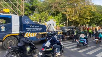Kecelakaan lalu lintas terjadi di Jalan Lambung Mangkurat, tepatnya di depan Café Hutan Kota, Banjarmasin, Minggu (25/1/2026) sekitar pukul 05.30 WITA.. (suarIndonesia/Ist)