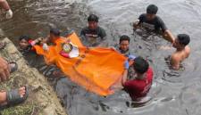 Seorang pria Mr-x (tanpa identitas  ditemukan kondisi tak bernyawa di Sungai Jalan Jafri Zam-zam Banjarmasin Barat, Selasa (27/1/2026). (SuarIndonesia/DO)