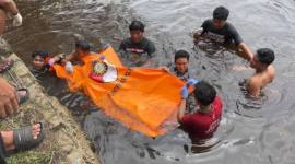 Seorang pria Mr-x (tanpa identitas  ditemukan kondisi tak bernyawa di Sungai Jalan Jafri Zam-zam Banjarmasin Barat, Selasa (27/1/2026). (SuarIndonesia/DO)