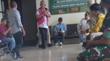 Sutikno, mantan Sekda Kabupaten Balangan, usai persidangan di Pengadilan Tipikor Banjarmasin, Rabu (28/1/2026) (SuarIndonesia/ZI))