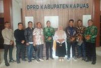 Anggota Pansus DPRD Balangan melakukan kaji tiru ke DPRD Kapuas.