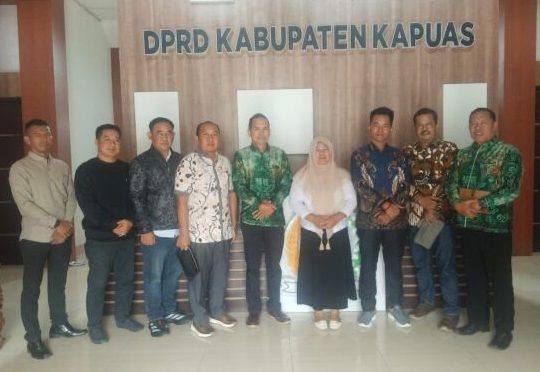 Anggota Pansus DPRD Balangan melakukan kaji tiru ke DPRD Kapuas.