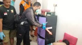 Endang Prihandini (58), ditemukan tak bernyawa di dalam Kost Putri di kawasan Brigjen Haji Hasan Basri Banjarmasin Utara, Jum'at (31/1/2026) malam (SuarIndonesia/DO)