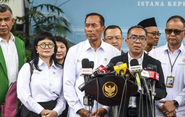 Menteri Pendidikan Tinggi, Sains, dan Teknologi (Mendiktisaintek) Brian Yuliarto (kedua kanan) bersama Wamendiktisaintek Stella Christie (kedua kiri) Kamis (15/1/2026). SuarIndonesia/ANTARA FOTO/Galih Pradipta/