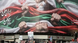 ilustrasi Iran unjuk-rasa_ Arsip foto - Sebuah spanduk raksasa terlihat di Alun-Alun Enghelab di Teheran,(SI/ANTARA/Anadolu/py/aa