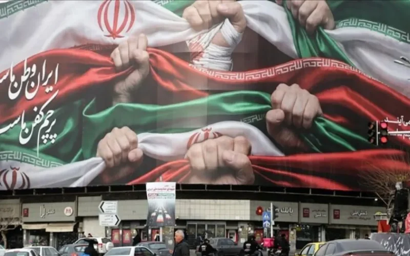 ilustrasi Iran unjuk-rasa_ Arsip foto - Sebuah spanduk raksasa terlihat di Alun-Alun Enghelab di Teheran,(SI/ANTARA/Anadolu/py/aa