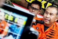 Kepala Basarnas Marsekal Madya TNI Mohammad Syafii menjawab pertanyaan wartawan saat konferensi pers penanganan korban kecelakaan pesawat ATR 42-500 PK-THT pada wilayah pegunungan Bulusaraung, di Posko DVI Polda Sulsel, Jala Kumala Makassar, Sulawesi Selatan, Jumat (23/1/2025). (ANTARA/Darwin Fatir)