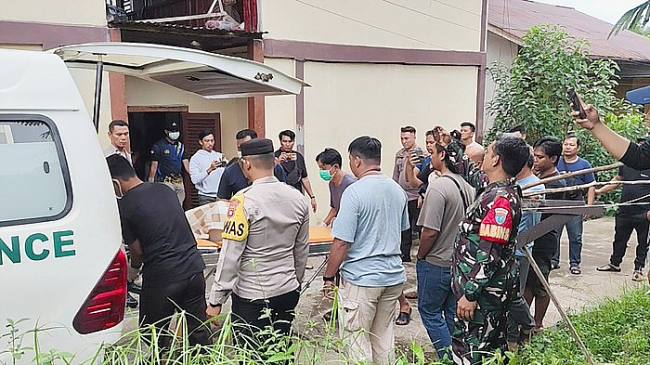 Evakuasi penemuan mayat dalam karung di Sanggau. (Foto: Istimewa)